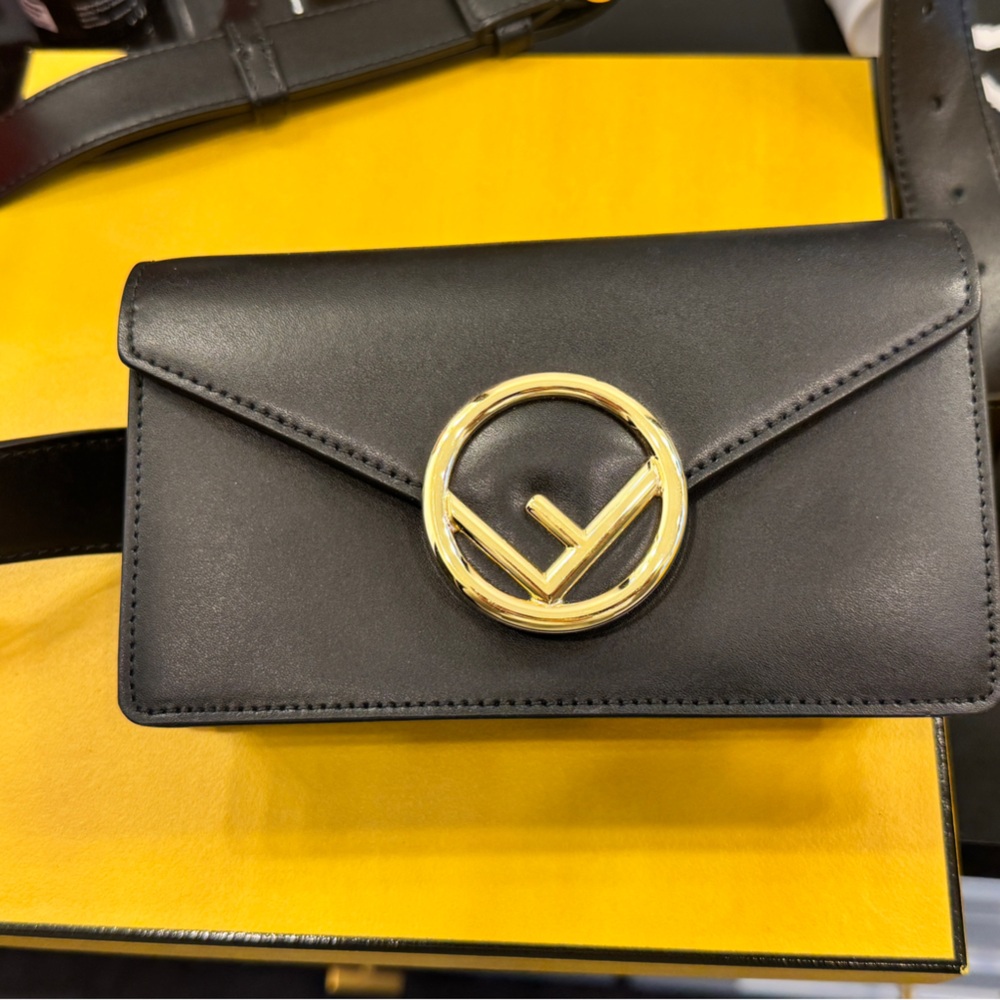 Fendi Roma Belt Pouch 
 VIT.LIRERTY LUCIDO NEROORO 3